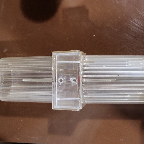 Two Vintage Plastic Dixie Cup Wall Mount Dispensers - Picture 6 of 12